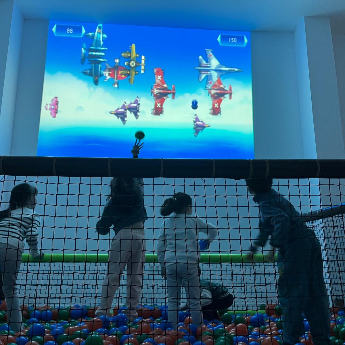 sala galaxia juego puntería parque de bolas ocio infantil y adulto